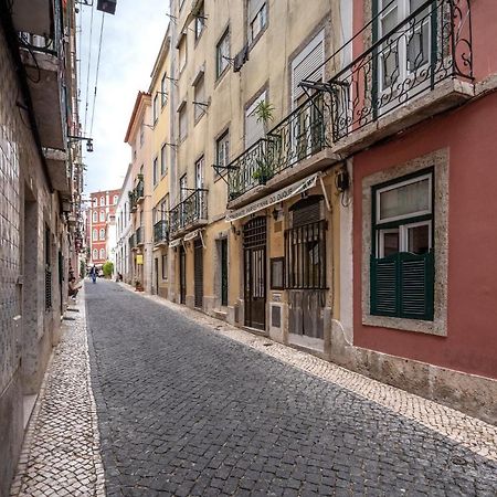 Cozy One Bedroom Apt In Historic Location - Carmo Lisbon Exterior photo